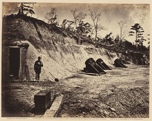 电池4号，靠近约克镇，1862年5月（蛋白印刷品安装在编织纸上） 作者 伍德和吉布森伍德和吉布森